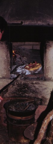 A retirar o p�o do forno